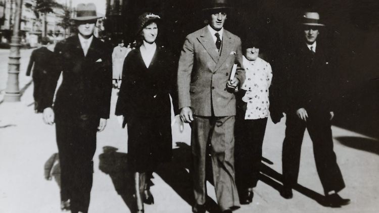 Гудула Хёрр   Казмерчак (крайний справа) со своими родственниками в Познани